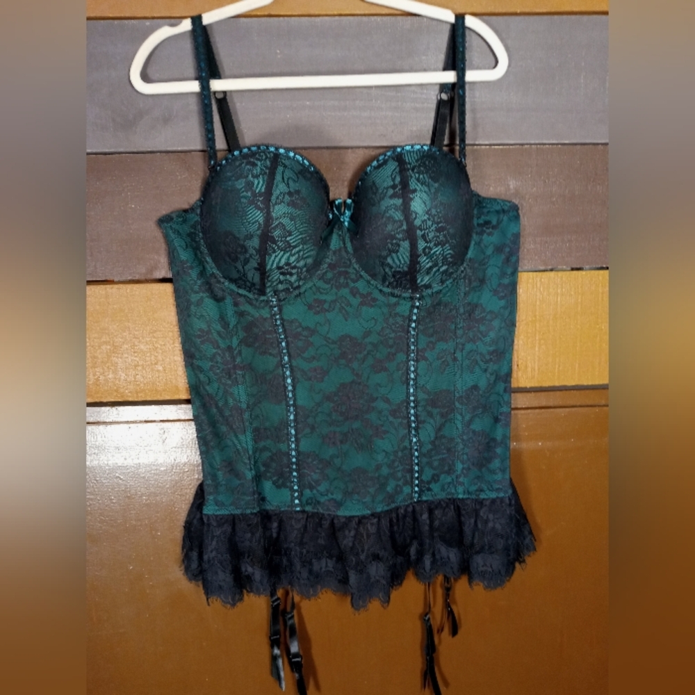 NWOT Baci 3X-4X 16-20 Green Black Lace Sexy Corset Lingerie with Garter Clips